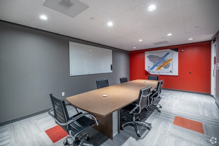 More Photos Of 505 N Sam Houston Pky E, Houston Unknown For Lease