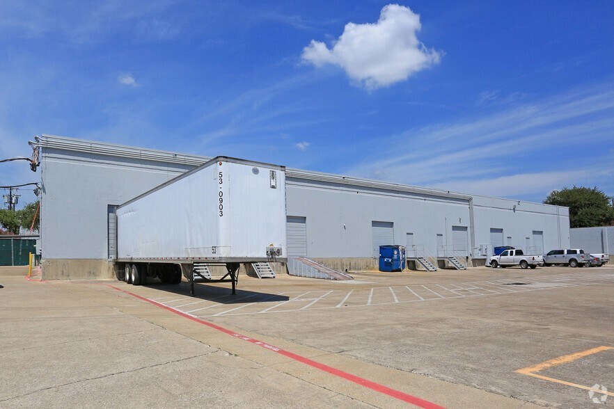 More Photos Of 10470-10490 Miller Rd, Dallas Flex For Lease