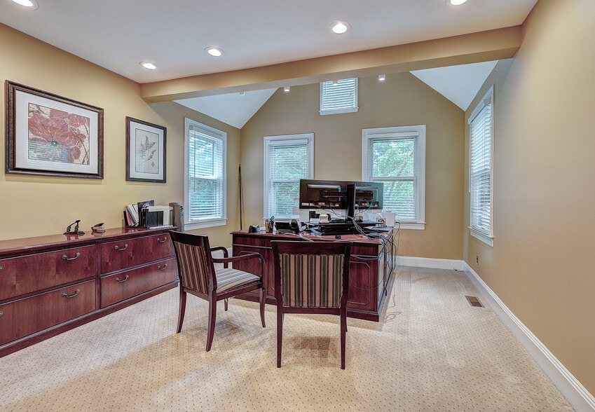 More Photos Of 24 Washington Ave, Chatham Office For Sale