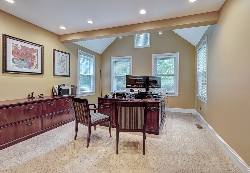 More Photos Of 24 Washington Ave, Chatham Office For Sale