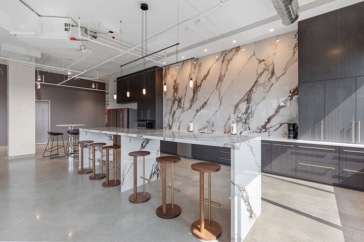 More Photos Of 10 River Park Plz, Saint Paul Office For Lease