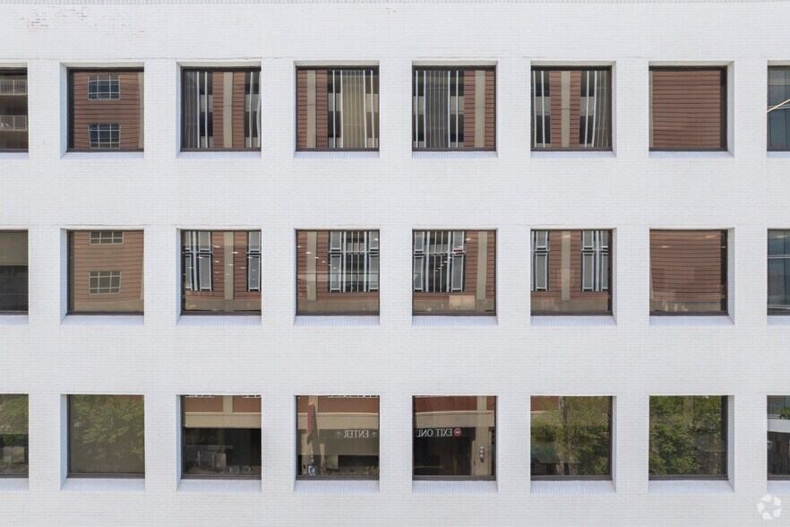 More Photos Of 820 Davis St, Evanston Office For Lease