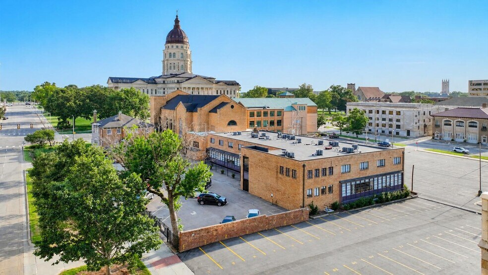 Primary Photo Of 735 SW Jackson St, Topeka Apartments For Sale