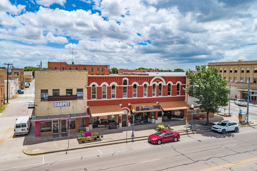 More Photos Of 75 N Waco St, Hillsboro General Retail For Lease