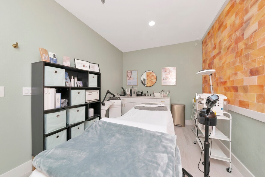 More Photos Of 1345 2nd St, Sarasota Office Residential For Sale