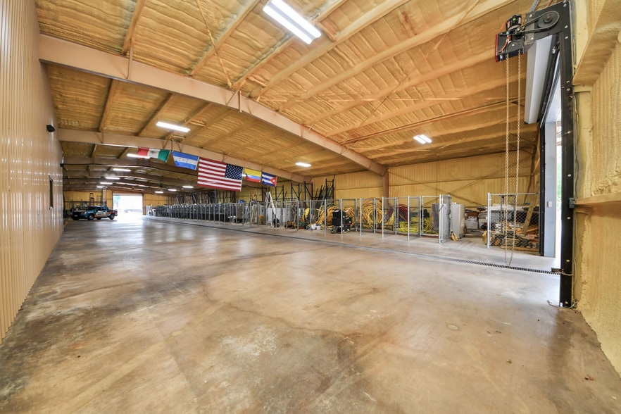 More Photos Of 10814 Woodedge Dr, Houston Warehouse For Sale