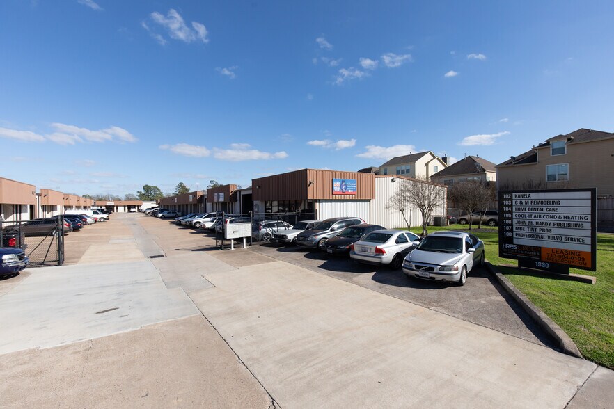 More Photos Of 1330 Sherwood Forest St, Houston Warehouse For Lease