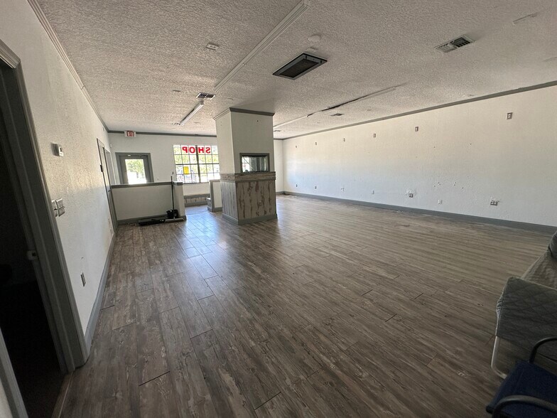 More Photos Of 813 Deltona Blvd, Deltona Office For Sale