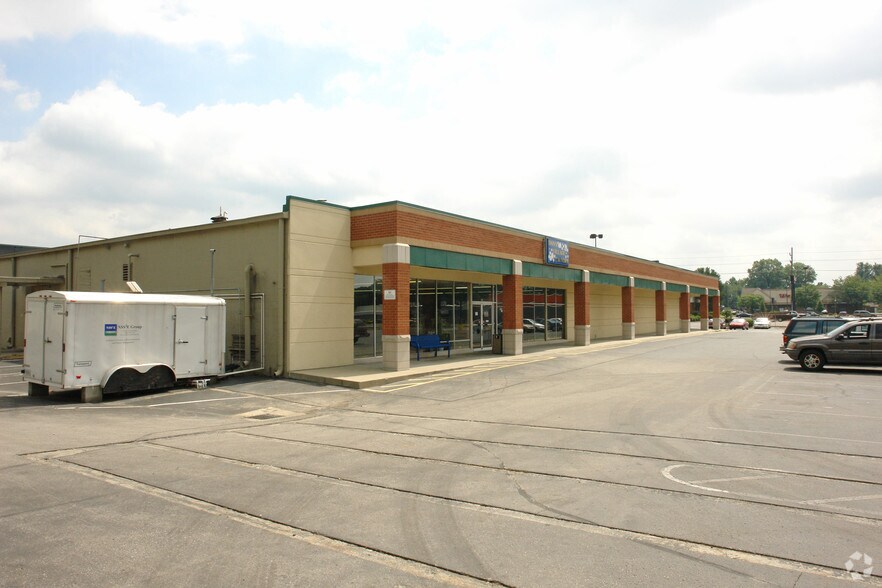 More Photos Of 215-305 E Lewis & Clark Pky, Clarksville Storefront For Lease