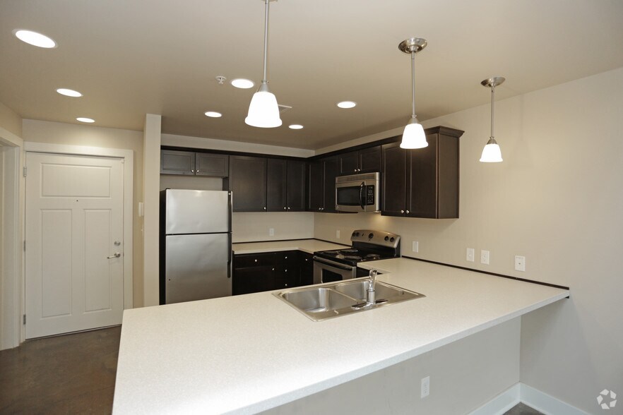 More Photos Of 901 New Hampshire St, Lawrence Apartments For Lease