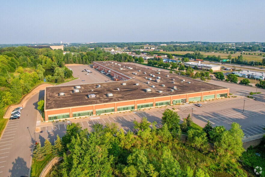 More Photos Of 7805 Hudson Rd, Woodbury Flex For Sale