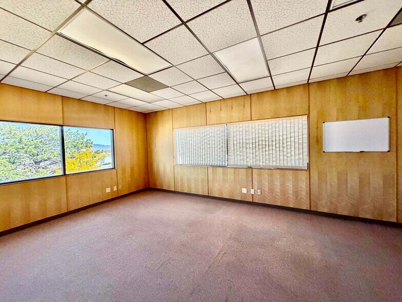 More Photos Of 5 Airpark Vista Blvd, Dayton Manufacturing For Lease