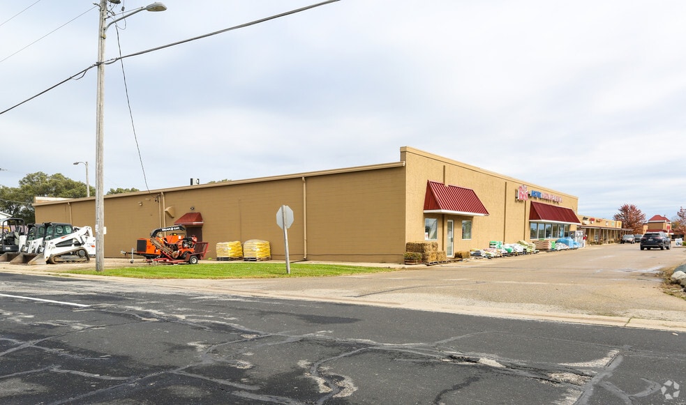 More Photos Of 3270 Main St, East Troy Unknown For Lease