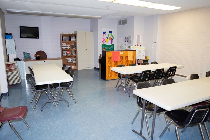 More Photos Of 210 S Kingshighway St, Sikeston Schools For Lease