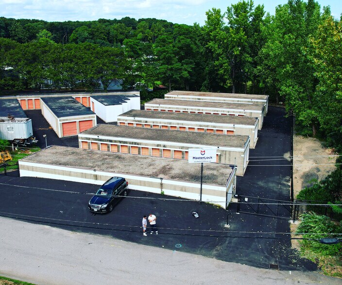 More Photos Of 111 Meadow St, Warwick Self Storage For Lease