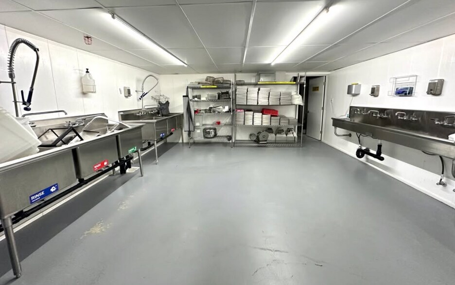 More Photos Of 7095 W 3500 S, Salt Lake City Service For Lease