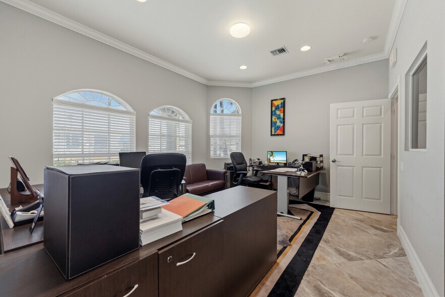 More Photos Of 3193 SE Dixie Hwy, Stuart Office For Sale