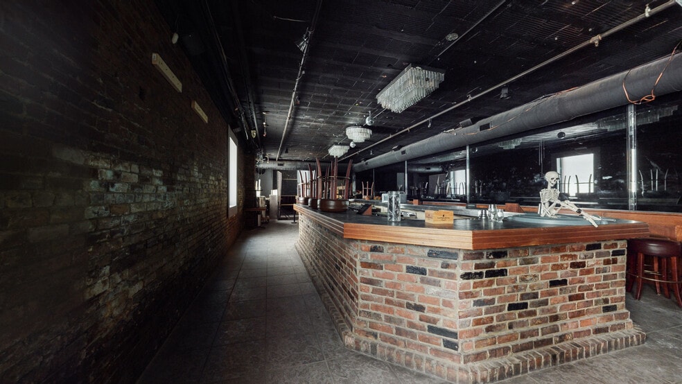 More Photos Of 116 E Main St, Louisville Bar For Sale
