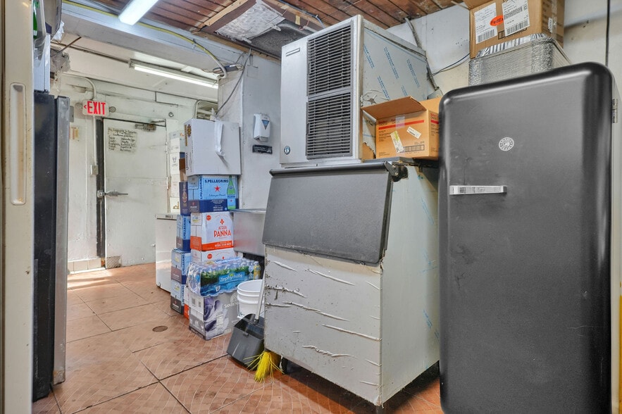 More Photos Of 3800 SW 8th St, Coral Gables Restaurant For Sale