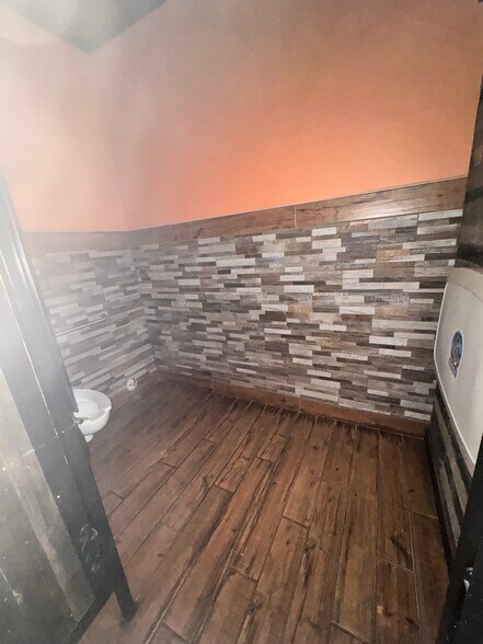 More Photos Of 112 E Cherokee Ave, Enid Manufacturing For Lease