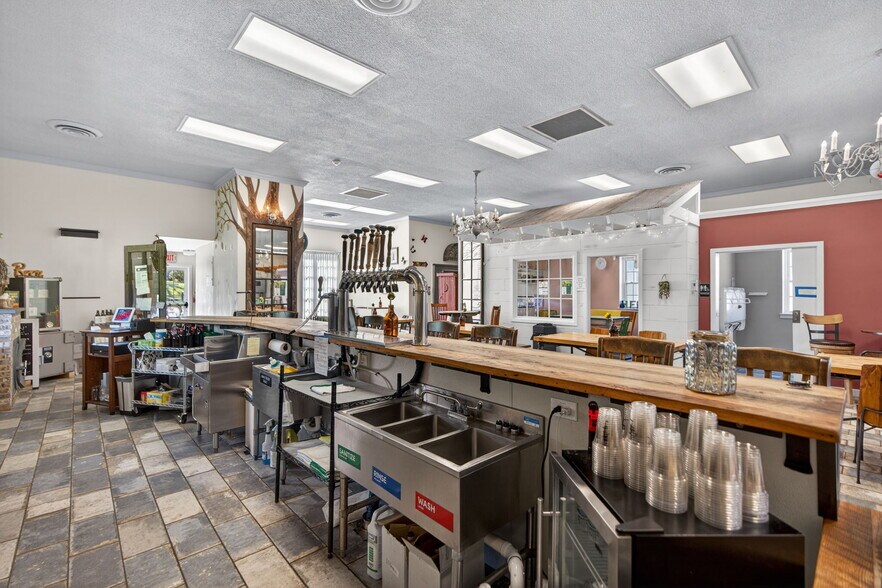 More Photos Of 101 Walnut St, Green Lane Bank For Sale