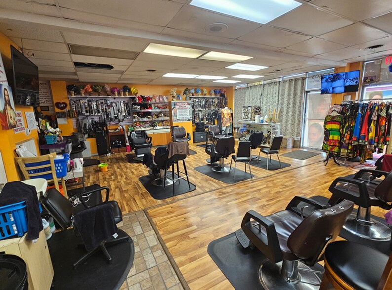 More Photos Of 2001 N 72nd St, Omaha Storefront For Sale