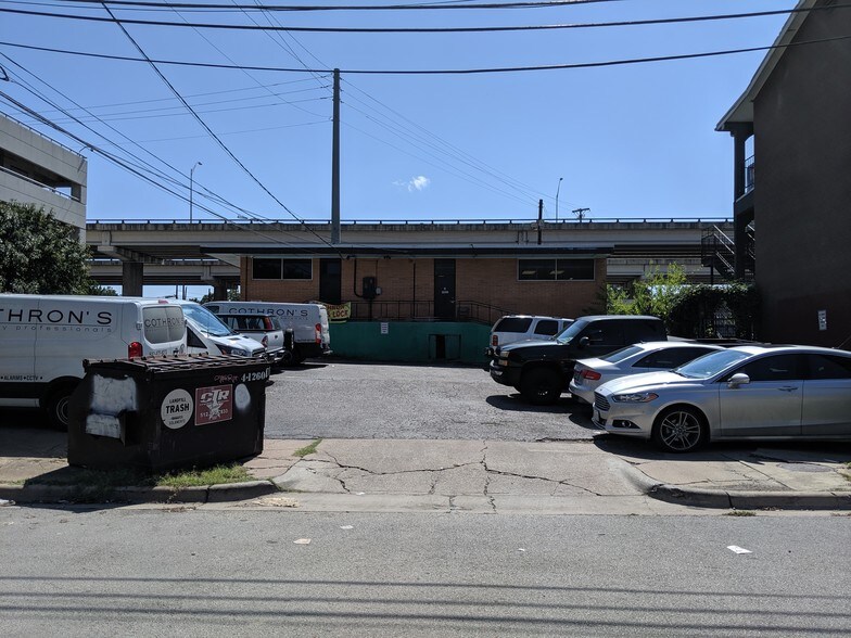 More Photos Of 2908 N Interstate 35, Austin Storefront Retail Office For Lease