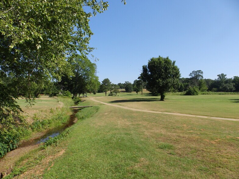 More Photos Of 2130 Country Club Rd, Palestine Golf Course Driving Range For Sale