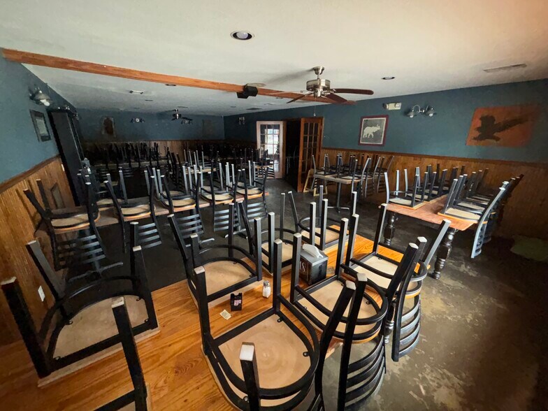 More Photos Of 607 4th St NW, Red Bay General Retail For Sale