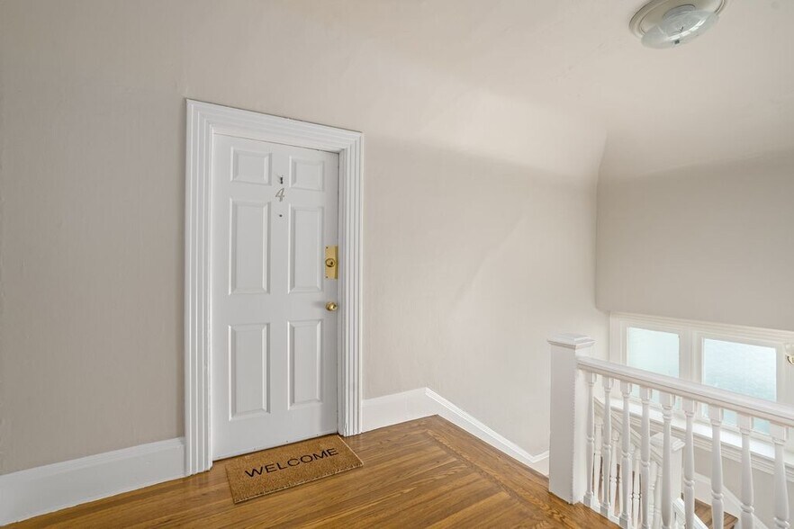 More Photos Of 95 Moss Ave, Oakland Apartments For Sale