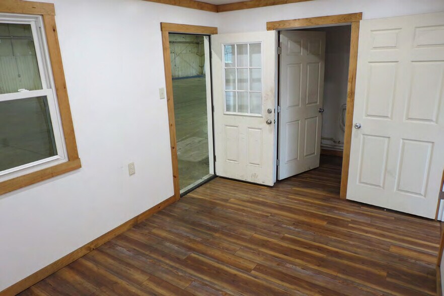 More Photos Of 25 Hess Rd, Leola Manufacturing For Lease