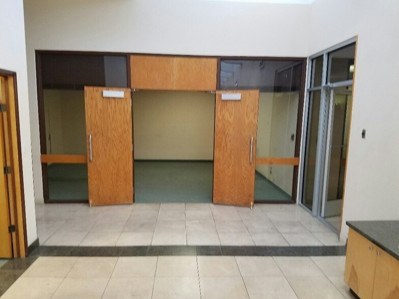 More Photos Of 5040 Edna Ave, Las Vegas Office For Lease