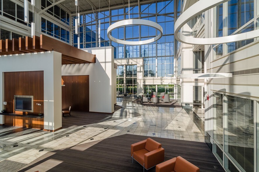 More Photos Of 8425 Woodfield Crossing Blvd, Indianapolis Office For Lease