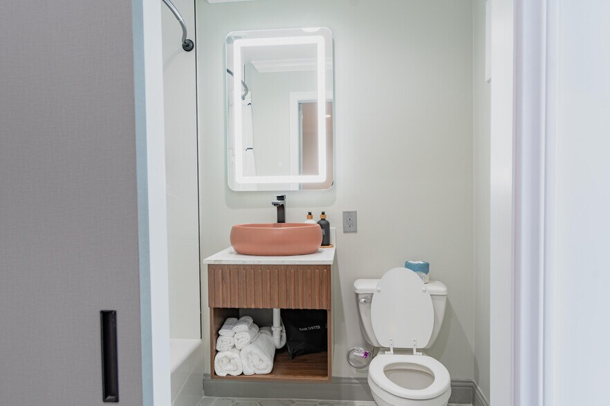 More Photos Of 1107 N Broadway, Santa Maria Hotel For Sale