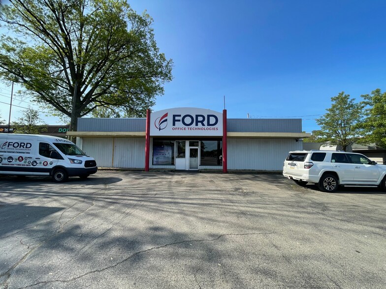 Primary Photo Of 1920 E State St, Hermitage Freestanding For Lease