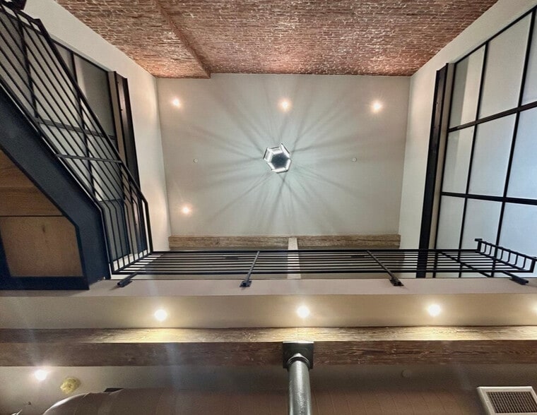 More Photos Of 32-34 S Strawberry St, Philadelphia Loft Creative Space For Sale