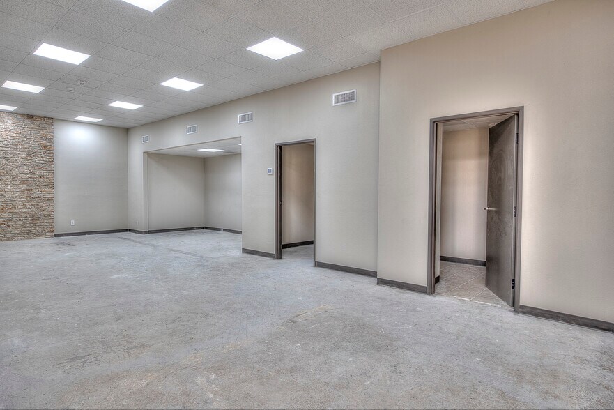 More Photos Of 8200 Windway Dr, Windcrest Medical For Lease