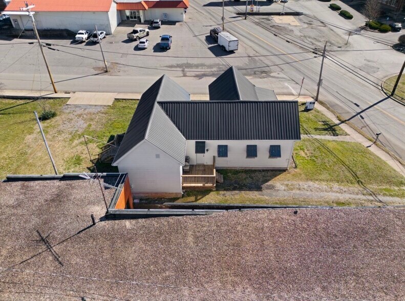 More Photos Of 615 E Main St, Scottsville Flex For Sale