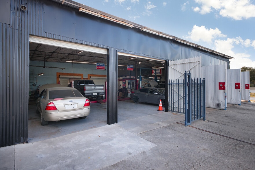 More Photos Of 5220 Interstate Highway 35 S, San Antonio Industrial For Sale