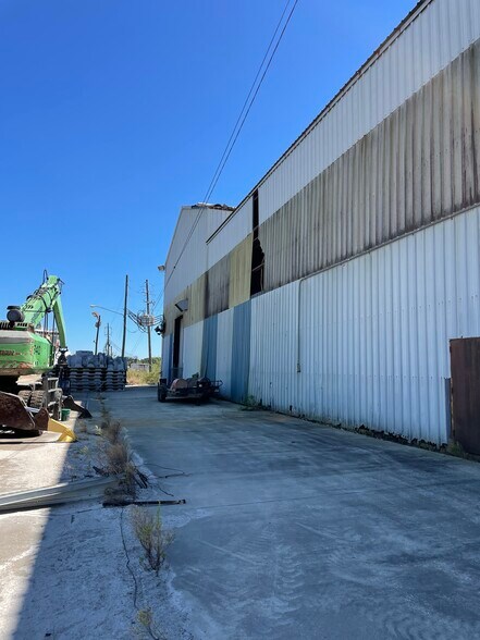 More Photos Of 750A Viaduct Rd, Chickasaw Manufacturing For Lease