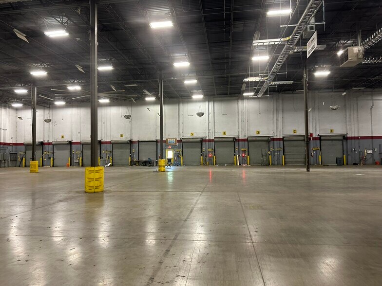 More Photos Of 210 Wiley Rd, Lagrange Warehouse For Lease