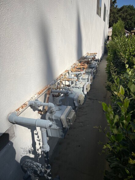 More Photos Of 433 E Cedar Ave, Burbank Apartments For Sale