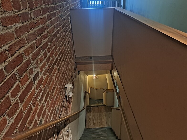 More Photos Of 1319 Washington Ave, Saint Louis General Retail For Sale