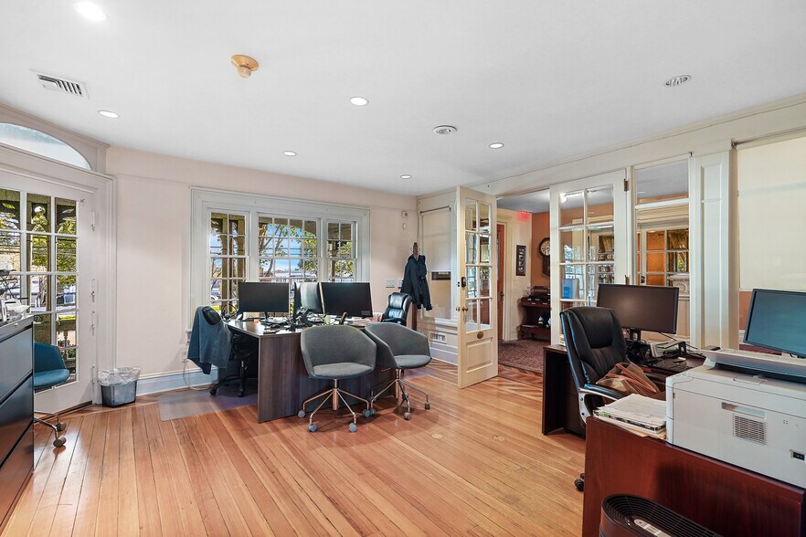 More Photos Of 413-415 Bedford Rd, Pleasantville Office For Lease