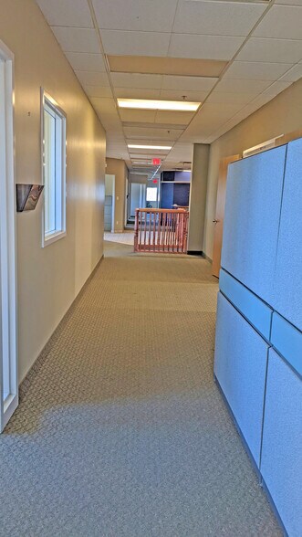 More Photos Of 1401 Dundas St, Woodstock Light Distribution For Lease