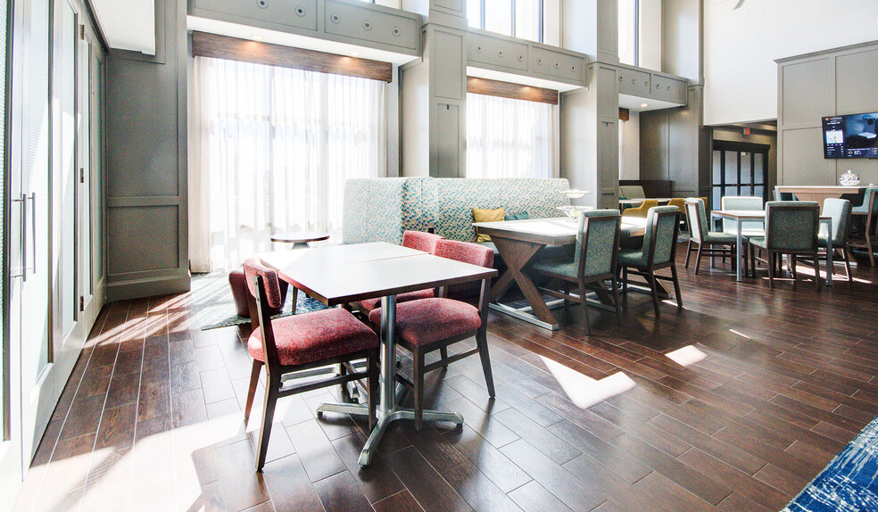 More Photos Of 4617 7th St, Bay City Hotel For Sale