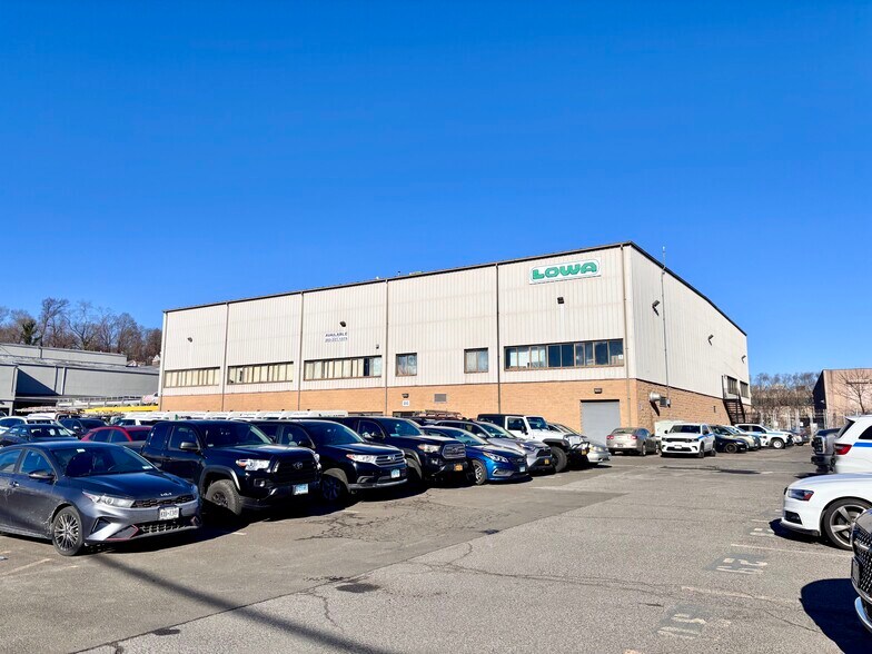 More Photos Of 86 Viaduct Rd, Stamford Warehouse For Lease