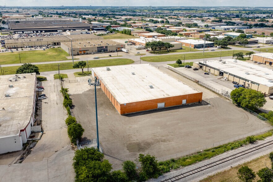 More Photos Of 909 Regal Row, Dallas Warehouse For Sale