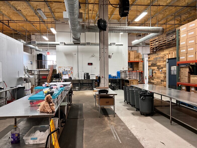 More Photos Of 6960-6972 NW 50th St, Miami Warehouse For Lease