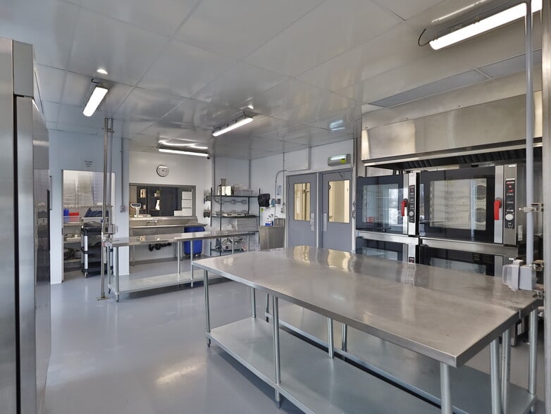 More Photos Of 333 Ch Brosseau, Cowansville Industrial For Lease